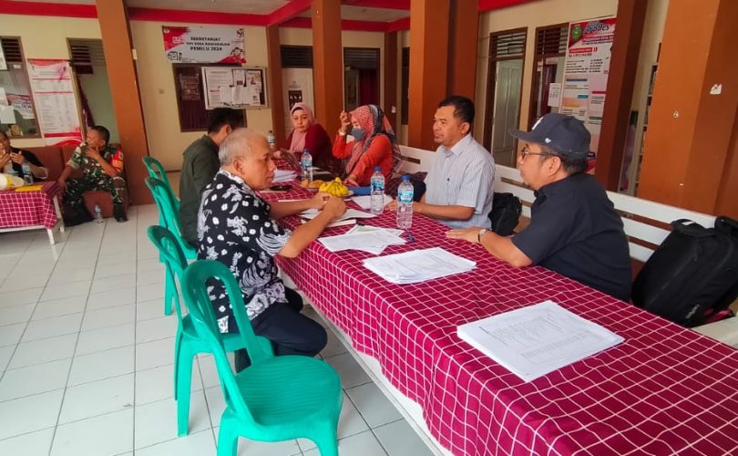 DPMD Indramayu dan Tim Inspektorat Provinsi Jawa Barat Tinjau Pembangunan Jalan Desa di Rawadalem
