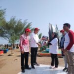 Senam Sehat dan Penyerahan Mobil Siaga untuk Desa Cantigi Kulon di Pantai Balongan Indah