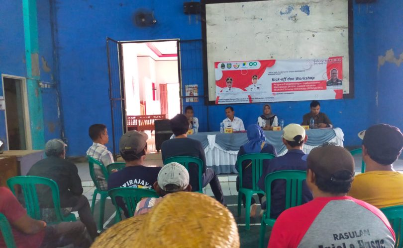 Kegiatan pembinaan dan pelatihan kelompok pengepungan ikan di Desa eretan kulon
