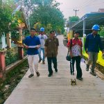 Pengecekan Jalan pada Kegiatan TNI Manunggal Membangun Desa Dilaksanakan di Desa Cikawung