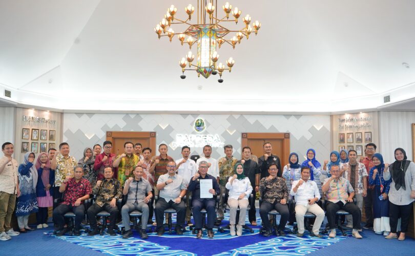 DPMD Indramayu Hadiri Penandatanganan Status Desa Jawa Barat 2024